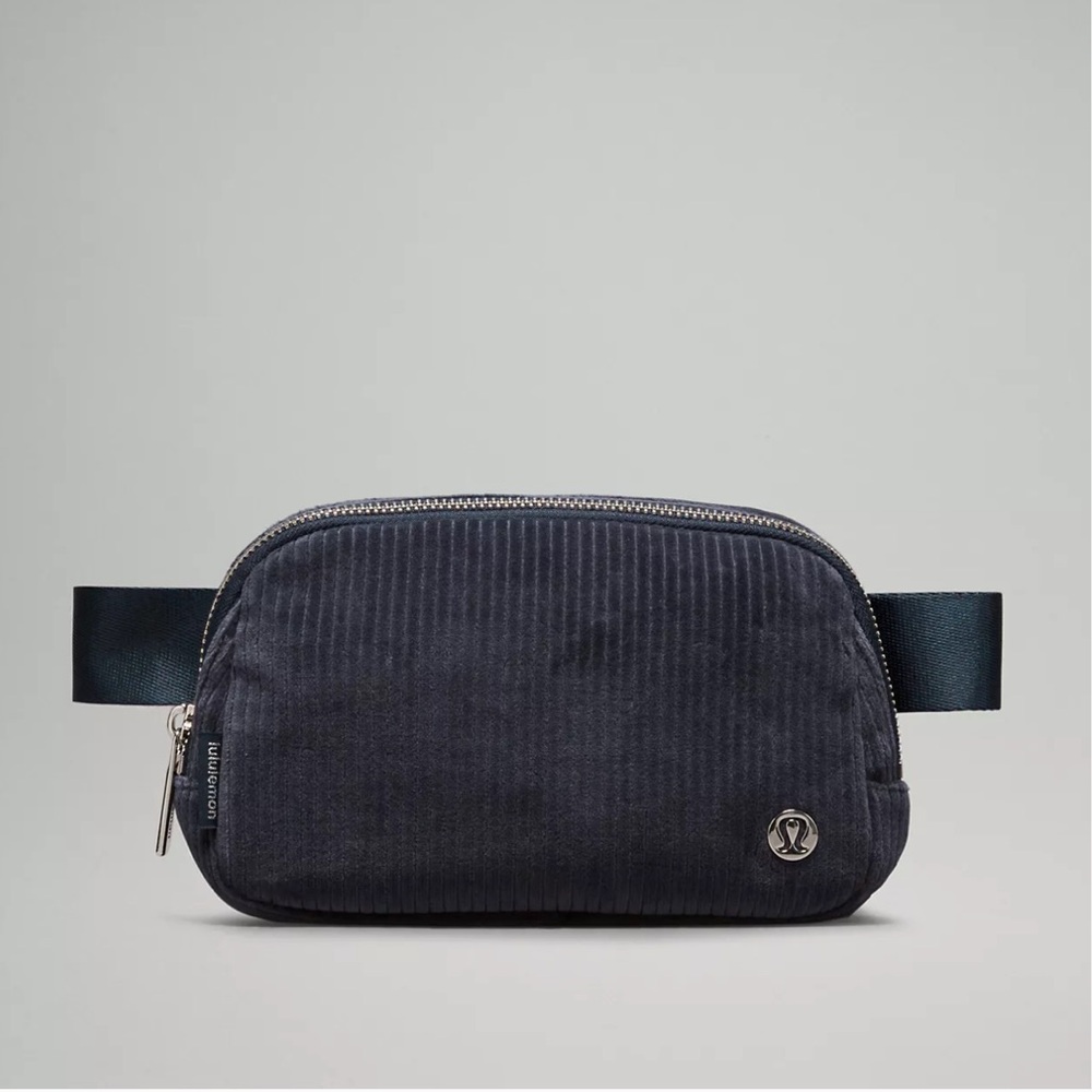 Lululemon Everywhere Belt Bag 1L *Corduroy in True Navy
